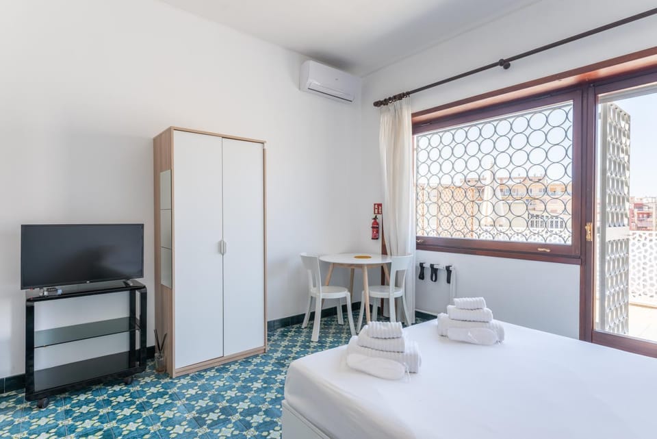TV and multimedia, Coffee/tea facilities, Balcony/Terrace, internet, elevator