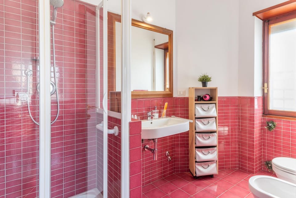 Shower, Toilet, Bathroom, bidet, towels