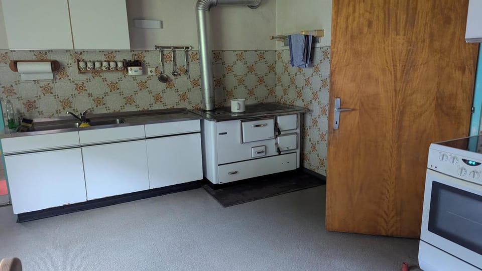 Kitchen or kitchenette, kitchen