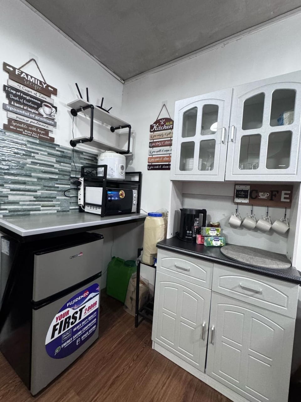 Kitchen or kitchenette