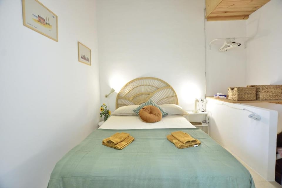 Bed, Photo of the whole room, Bedroom, towels, air conditioner