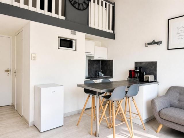 Cosy duplex de 35m2, à 7' à pied de la plage et du centre, wifi, clim, parking privé, piscines Apartment in Canet-en-Roussillon
