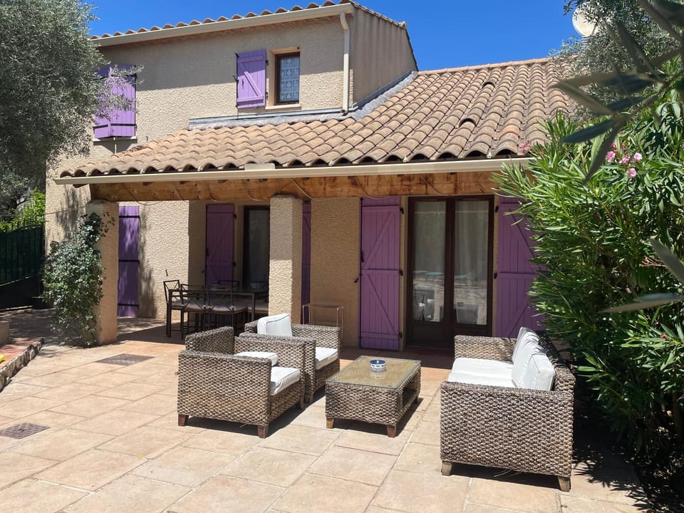 VILLA PROVENCALE AVEC PISCINE et SPA Villa in French Riviera