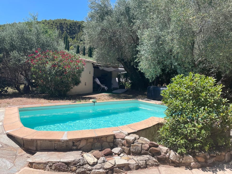 VILLA PROVENCALE AVEC PISCINE et SPA Villa in French Riviera