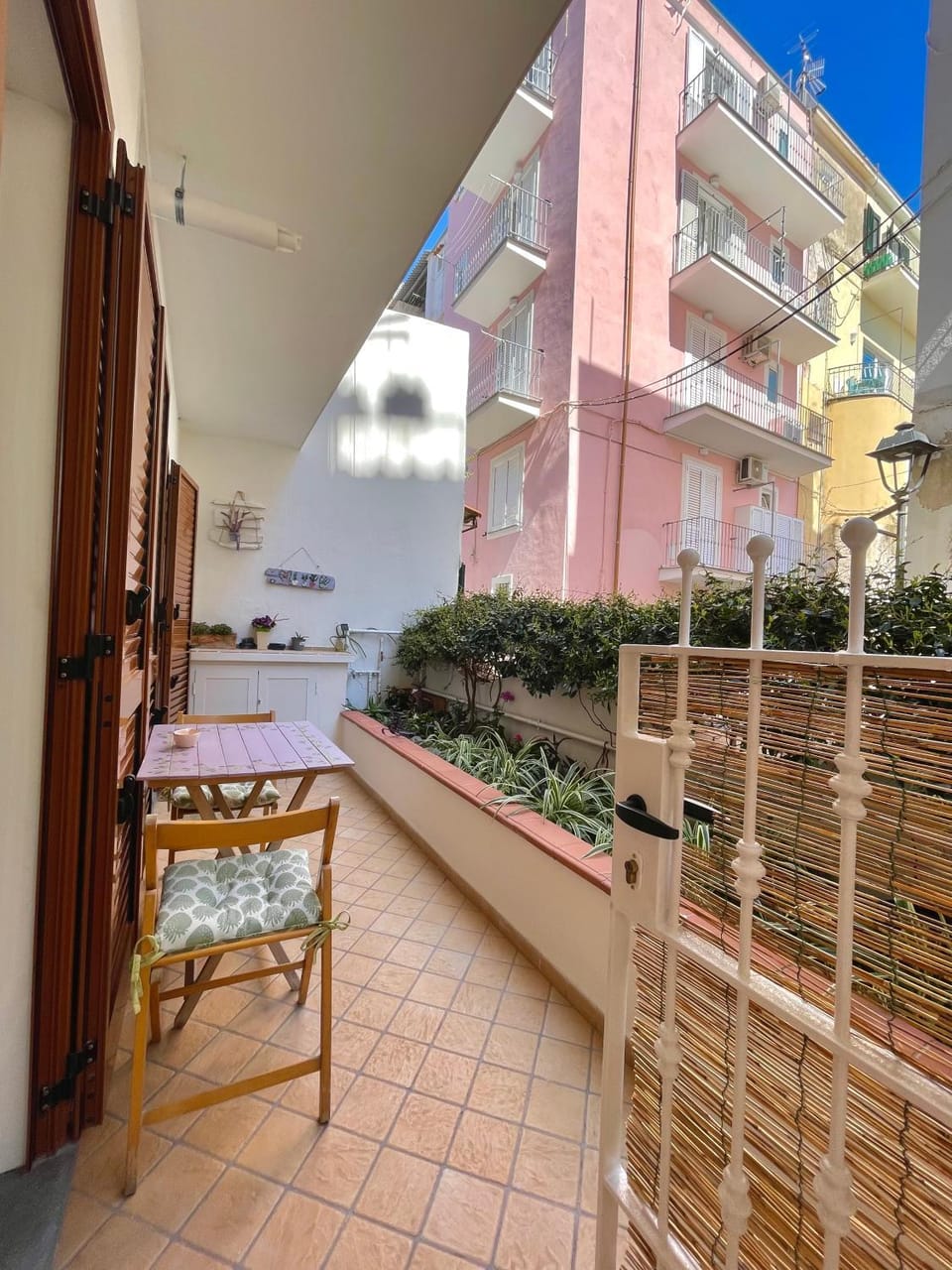 Property building, Balcony/Terrace