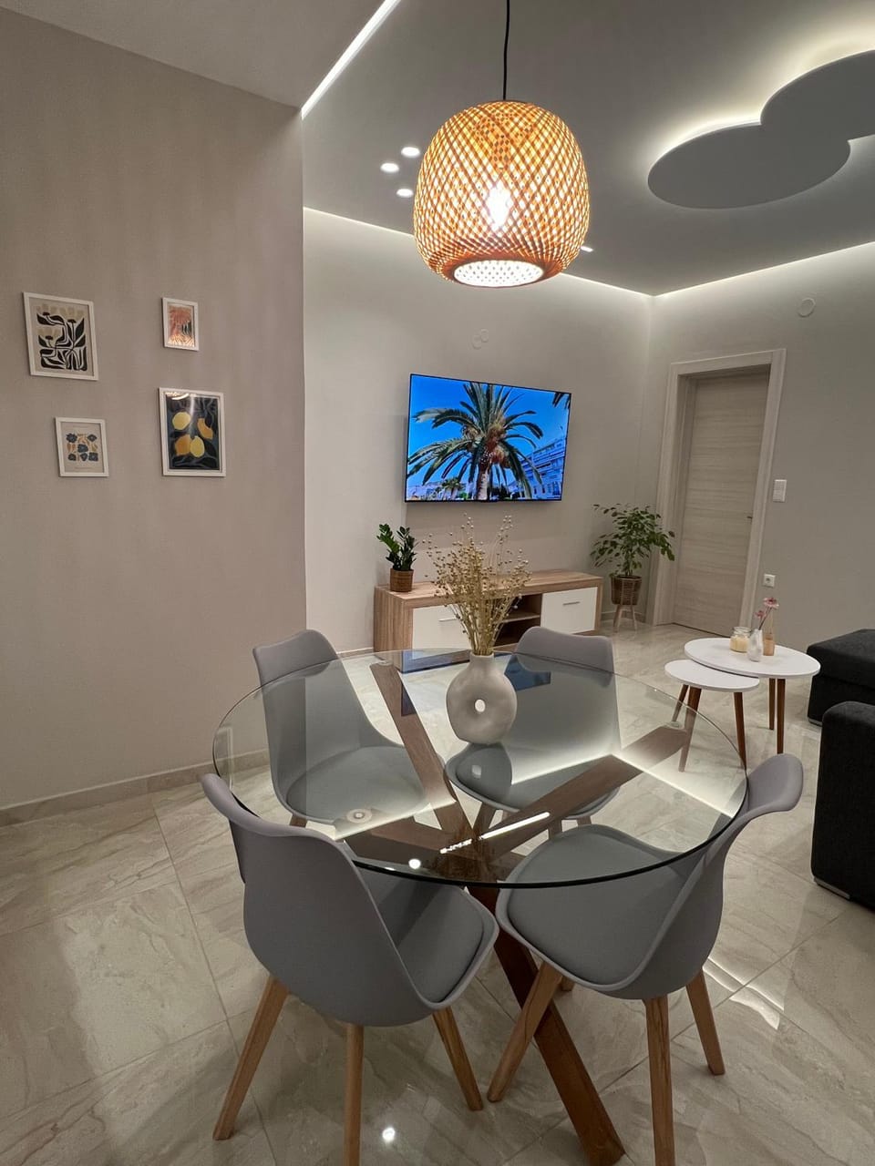 Living room, Dining area