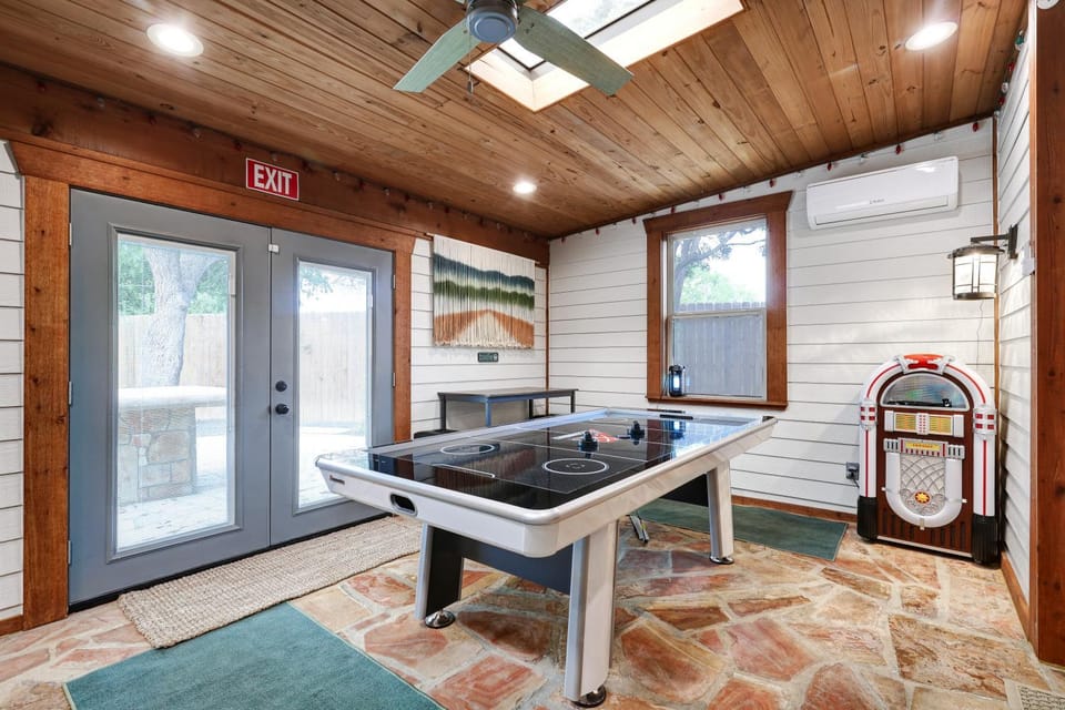 Ultimate Retreat Game Room Fire Pit BBQ Office House in San Antonio