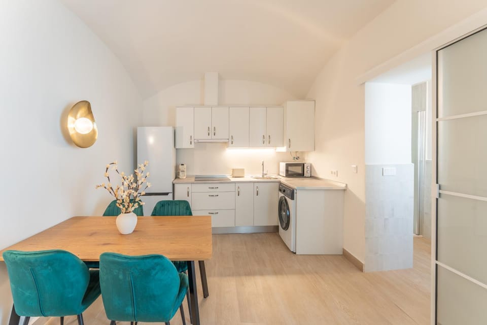 Kitchen or kitchenette, Dining area, microwave, stove, washing machine