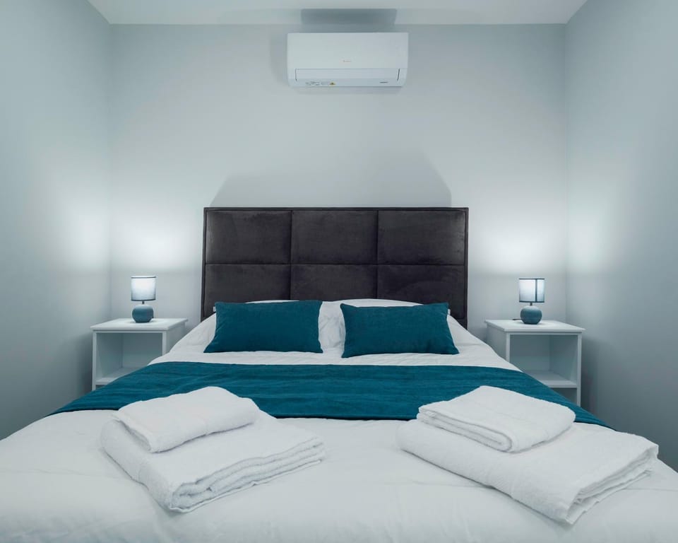 Bed, Photo of the whole room, Bedroom, towels, air conditioner