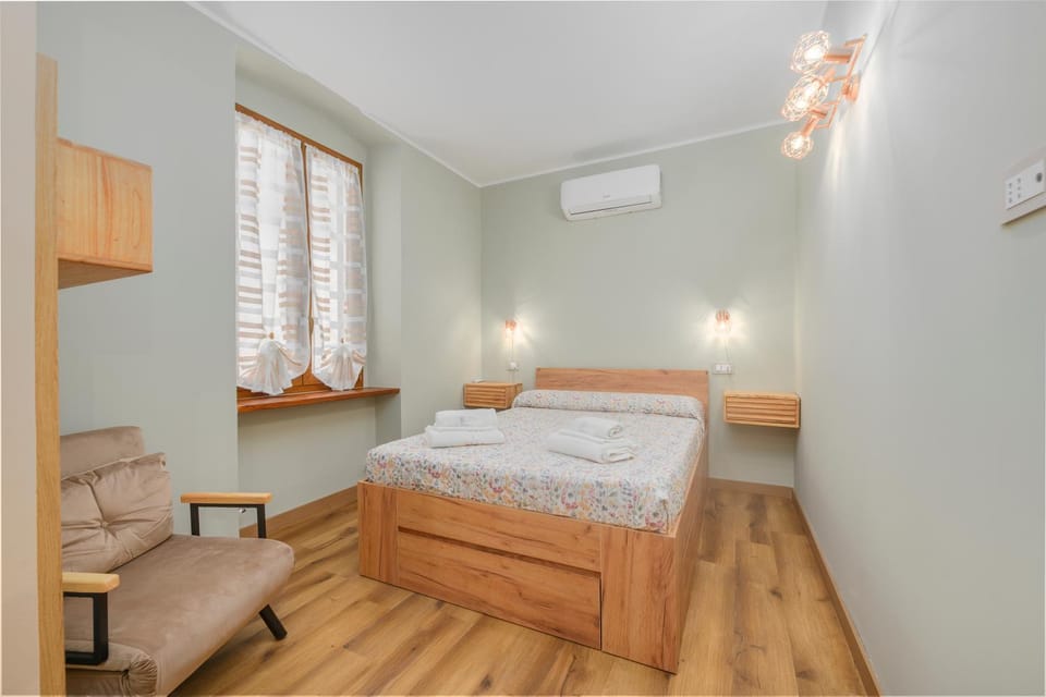 Bed, Photo of the whole room, Bedroom, air conditioner