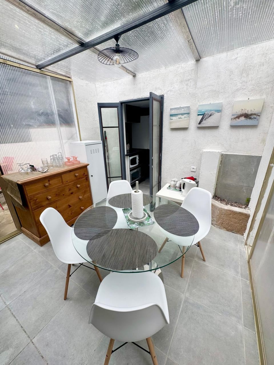Living room, Dining area