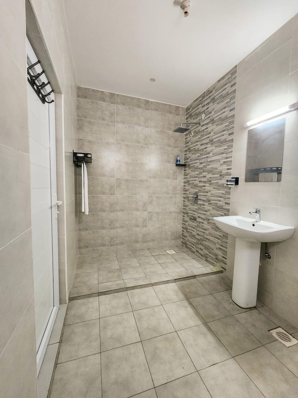 Three Bedroom Apartment Nyali 4 beds,pool and walking distance to the beach Apartment in Mombasa