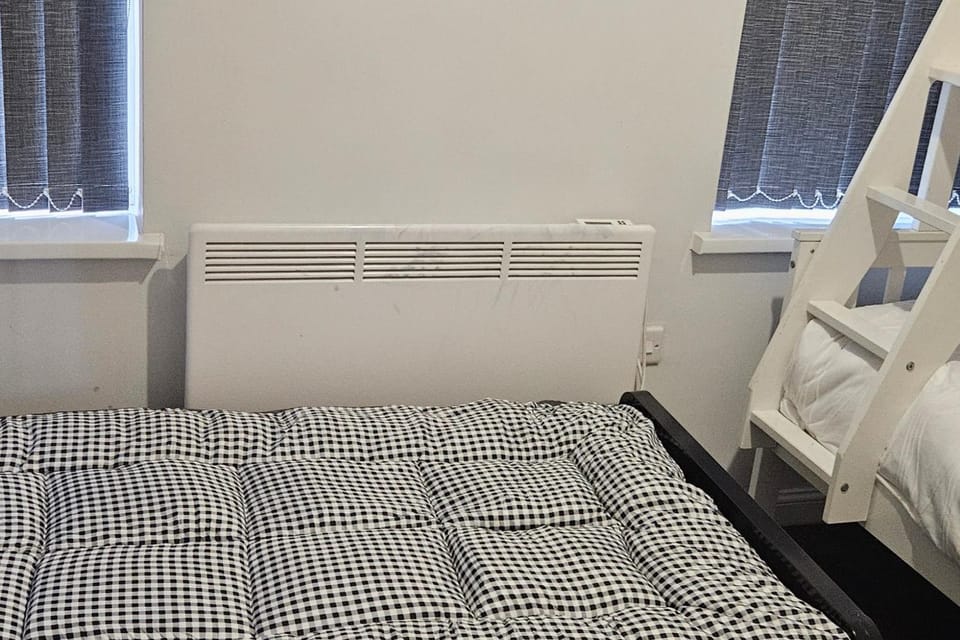Telford - Apartment - Sleeps 5 - Flat 4 Apartment in Telford