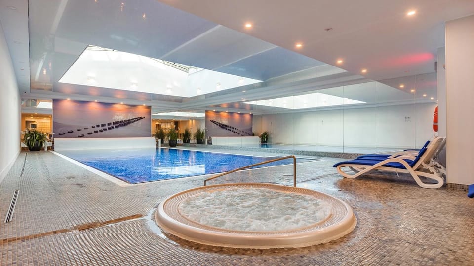 Pool view, Swimming pool, sunbed