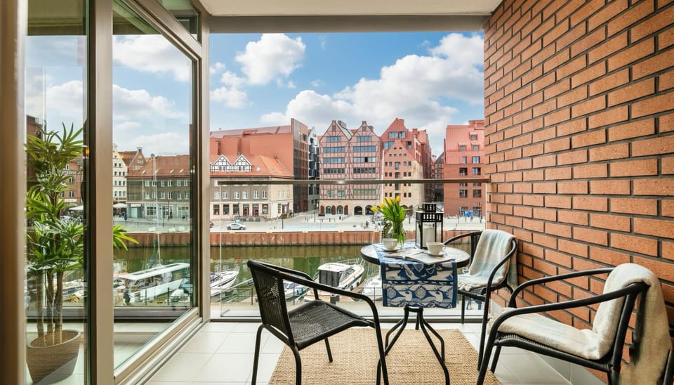 Day, View (from property/room), Balcony/Terrace, City view, River view