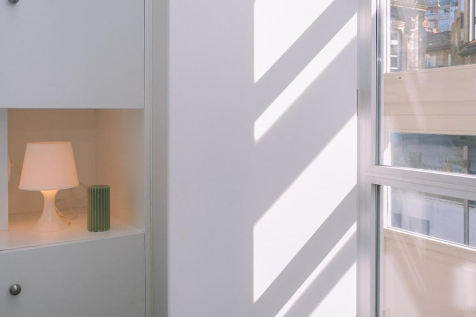 Brillo de Vigo desde la ventana by CABANA Rentals Apartment in Vigo