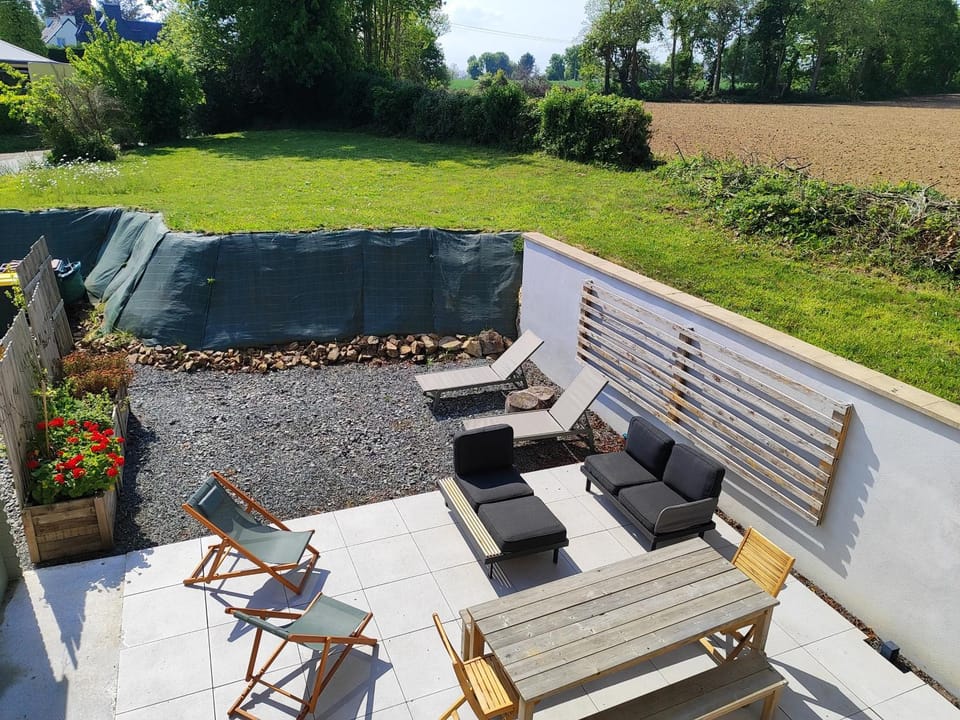 Patio, Garden, Garden view, sunbed