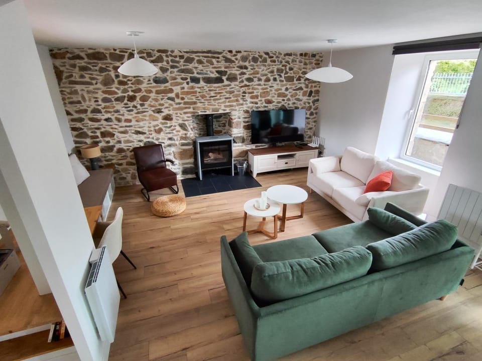 TV and multimedia, Living room, fireplace