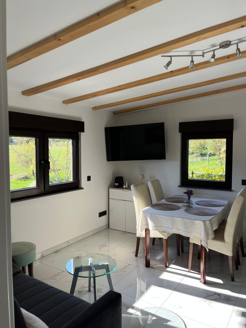 TV and multimedia, Living room, Dining area