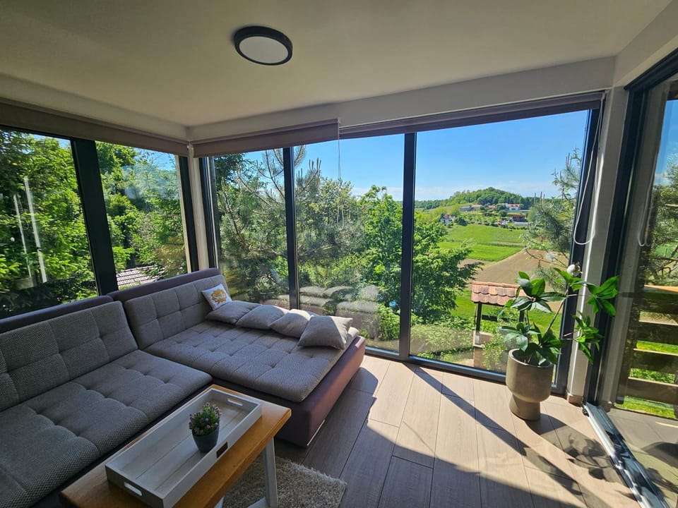 Communal lounge/ TV room, View (from property/room), View (from property/room), Living room, Garden view, Garden view, Mountain view, Mountain view, River view