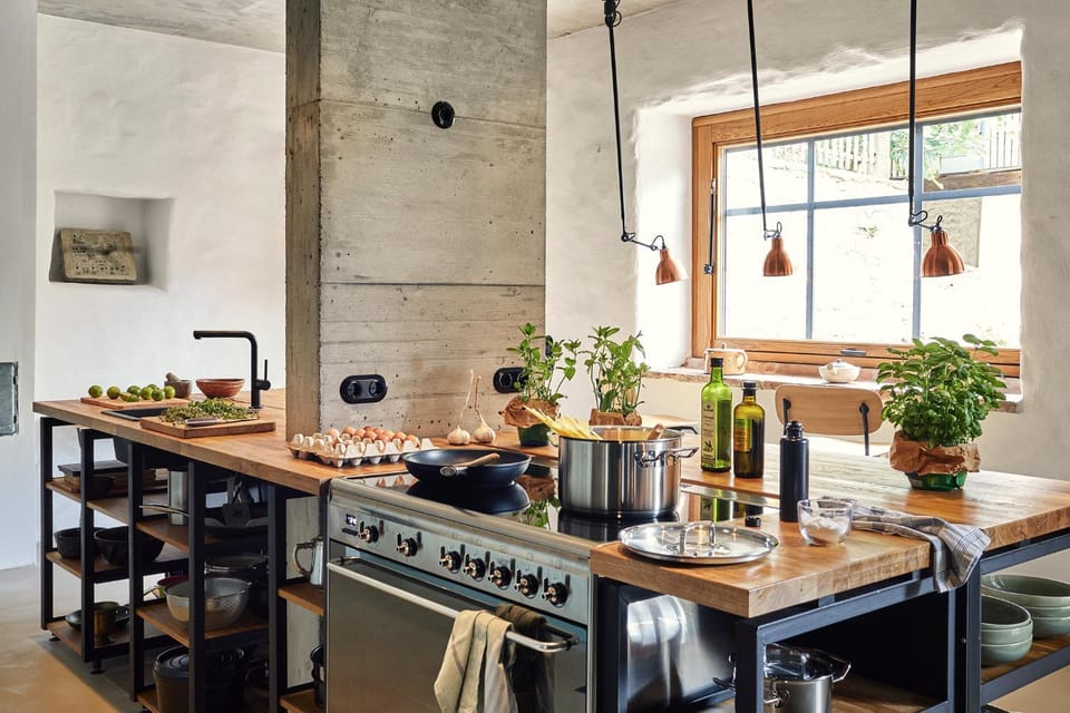 Kitchen or kitchenette, Communal kitchen