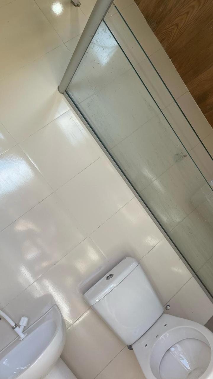 Shower, Toilet