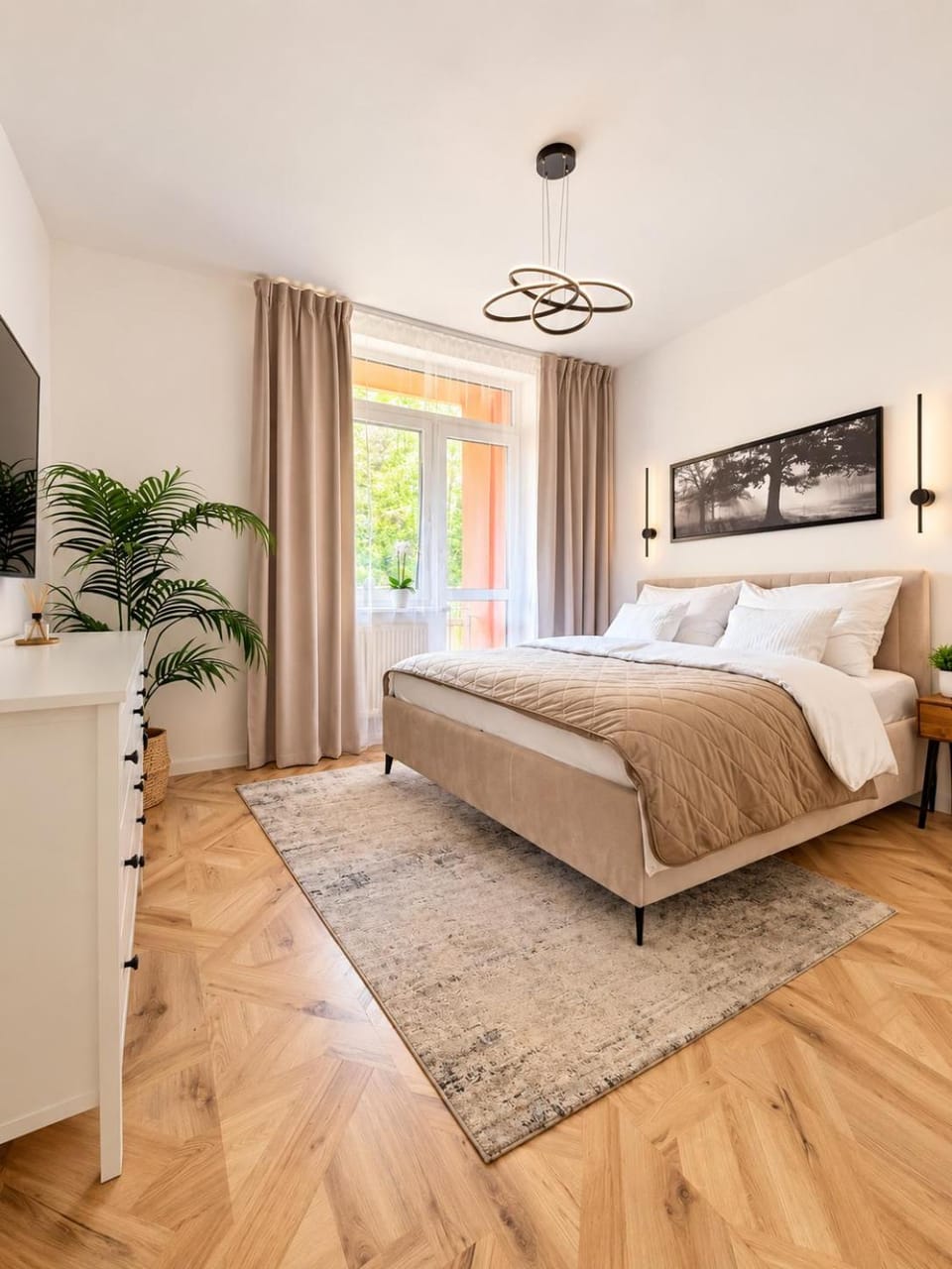 Photo of the whole room, Bedroom