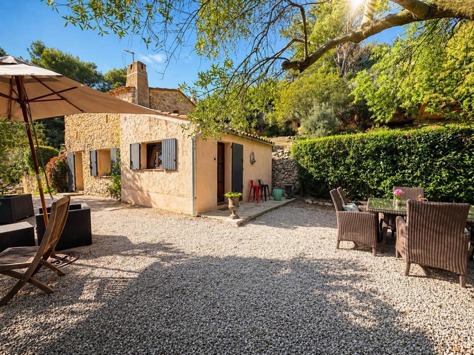 Aix-en-Provence, Maison provençale plein cœur de la forêt avec vue unique et Clim House in Aix-en-Provence