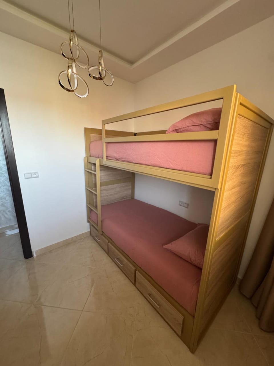 Bedroom, bunk bed
