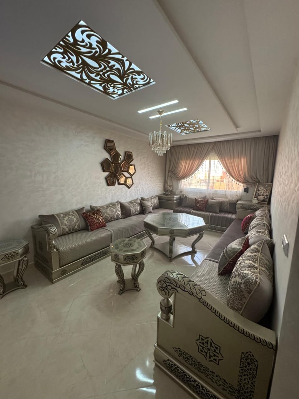 Living room, Seating area