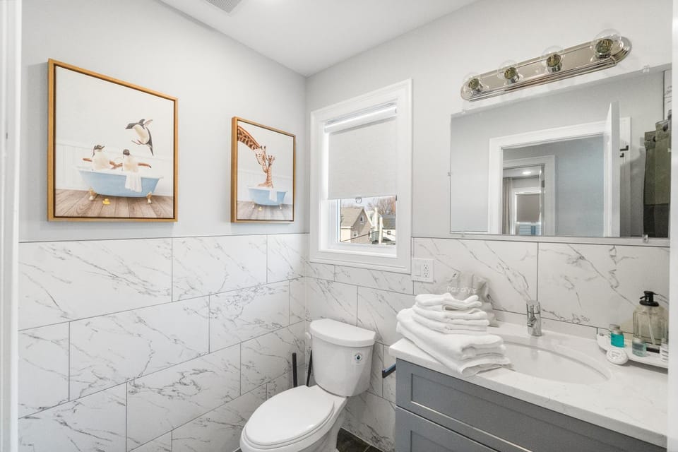 Toilet, Bathroom, towels
