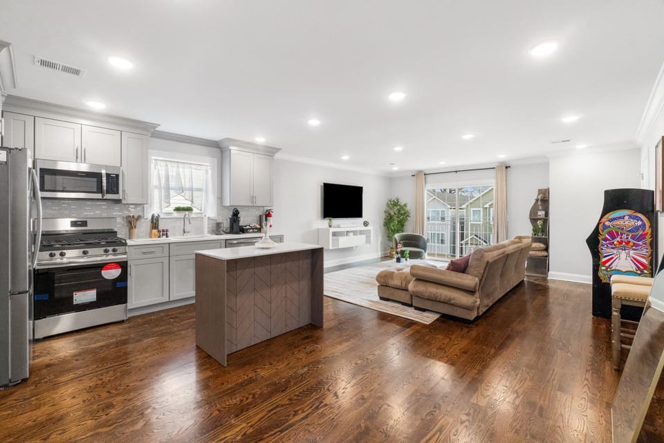 Communal lounge/ TV room, TV and multimedia, Kitchen or kitchenette, Living room, Seating area, Dining area, Evening entertainment, dishwasher, oven