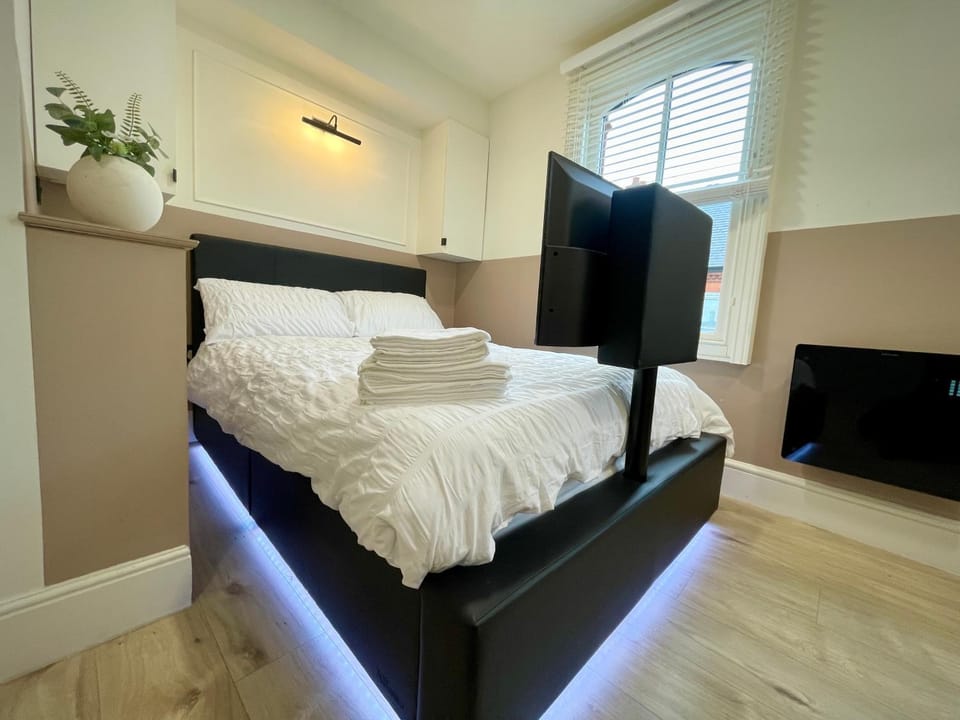 A4 HighTown Studio Apartment, Steps from Luton Train Station Apartment in Luton