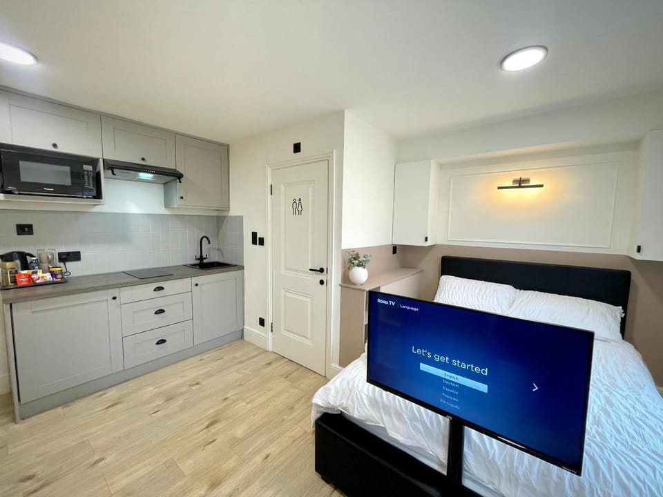 A4 HighTown Studio Apartment, Steps from Luton Train Station Apartment in Luton