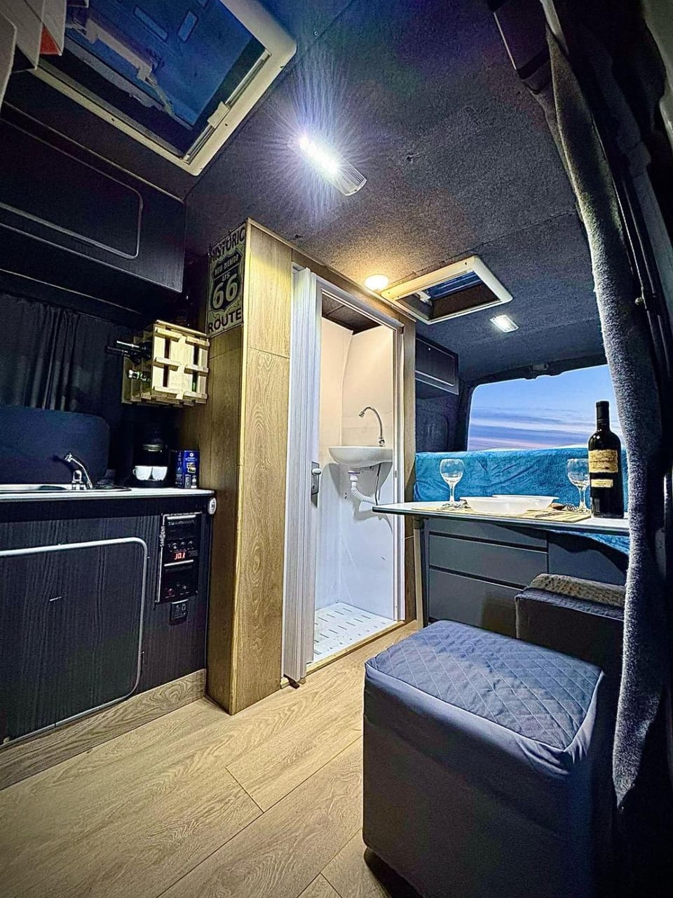 Kitchen or kitchenette, Living room, Seating area, minibar, oven, pet friendly, stove