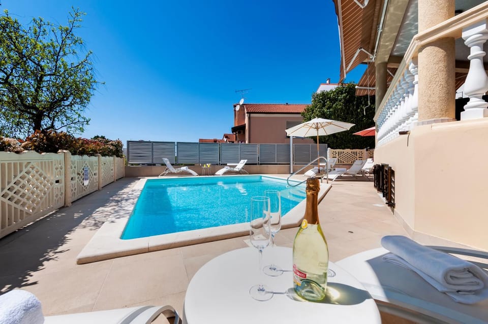 Swimming pool, Drinks