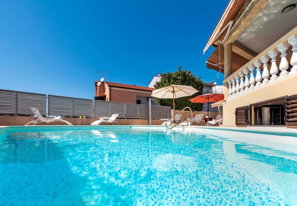 Property building, Swimming pool