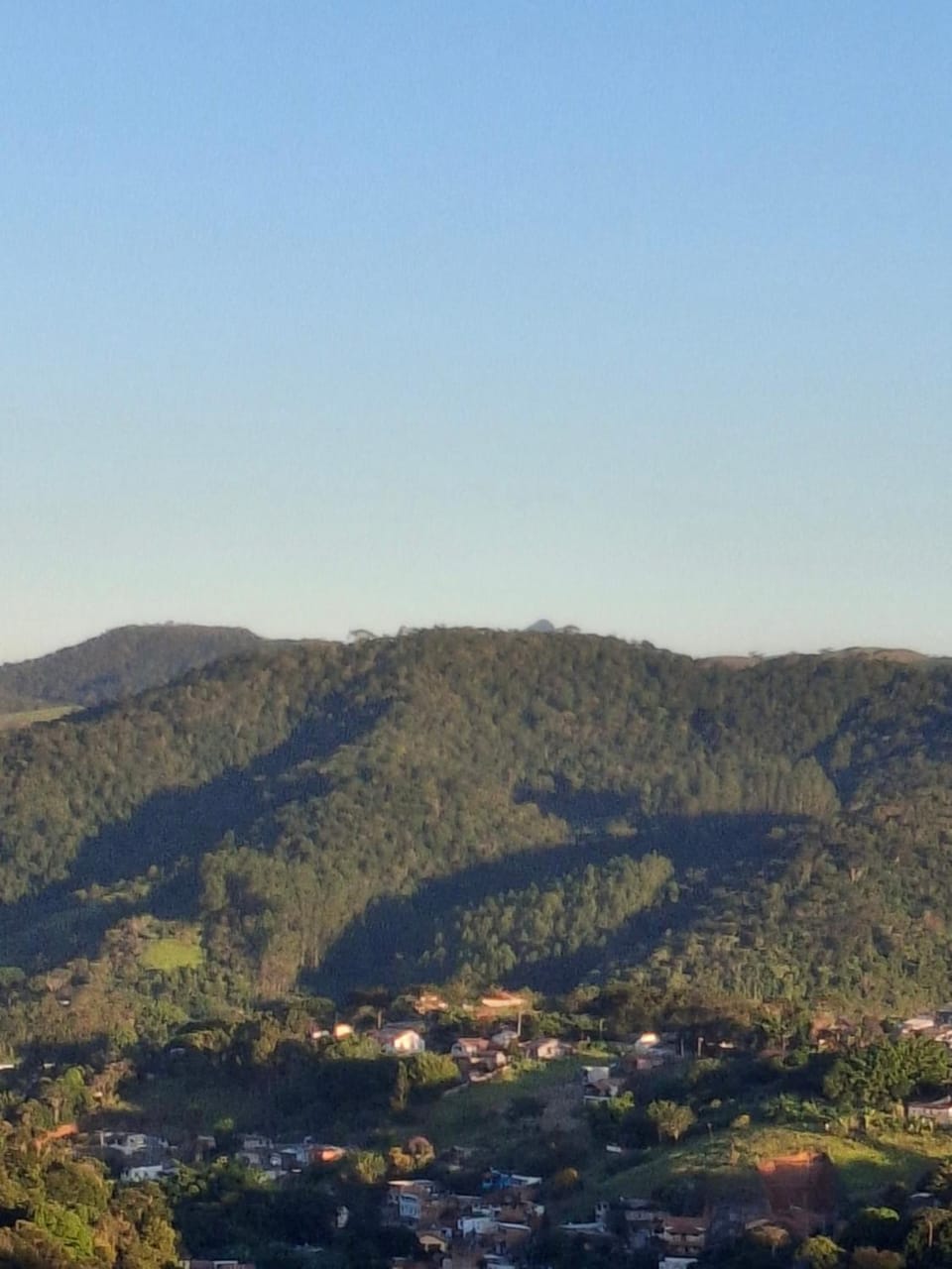 Monte Bello House in Miguel Pereira