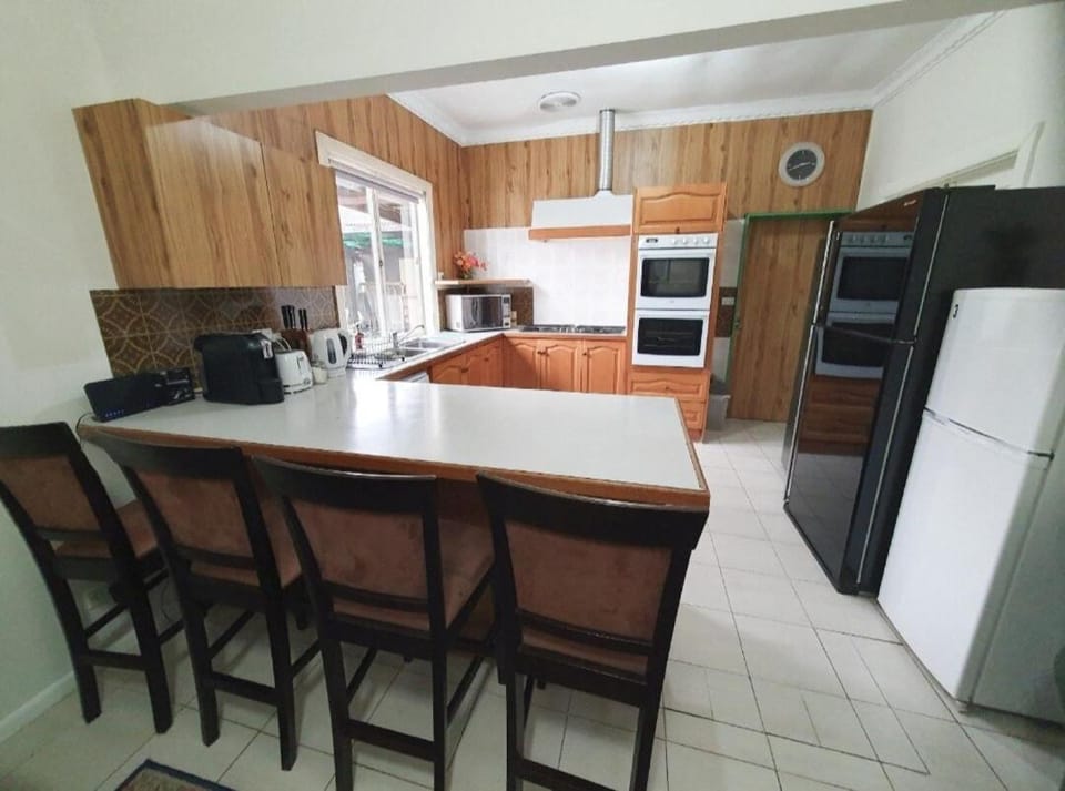 Holiday House in Sunbury Centre House in Diggers Rest