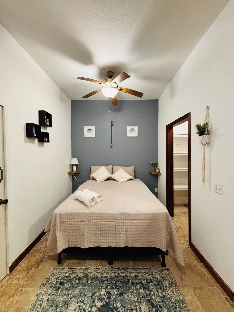 Tropical Studio in Sunset Villas, West end Apartment in West End