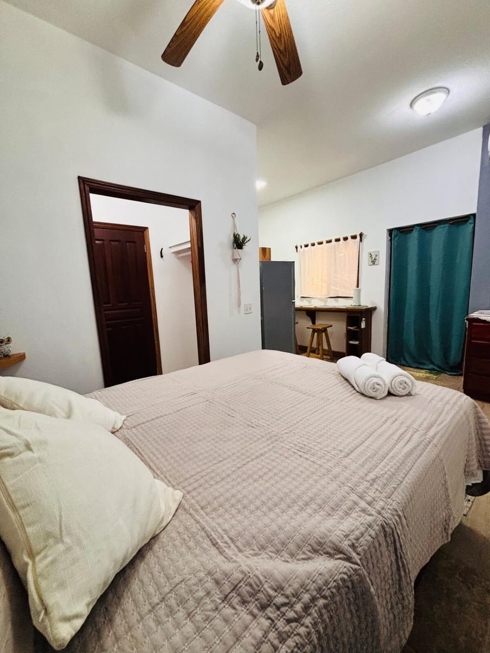 Tropical Studio in Sunset Villas, West end Apartment in West End