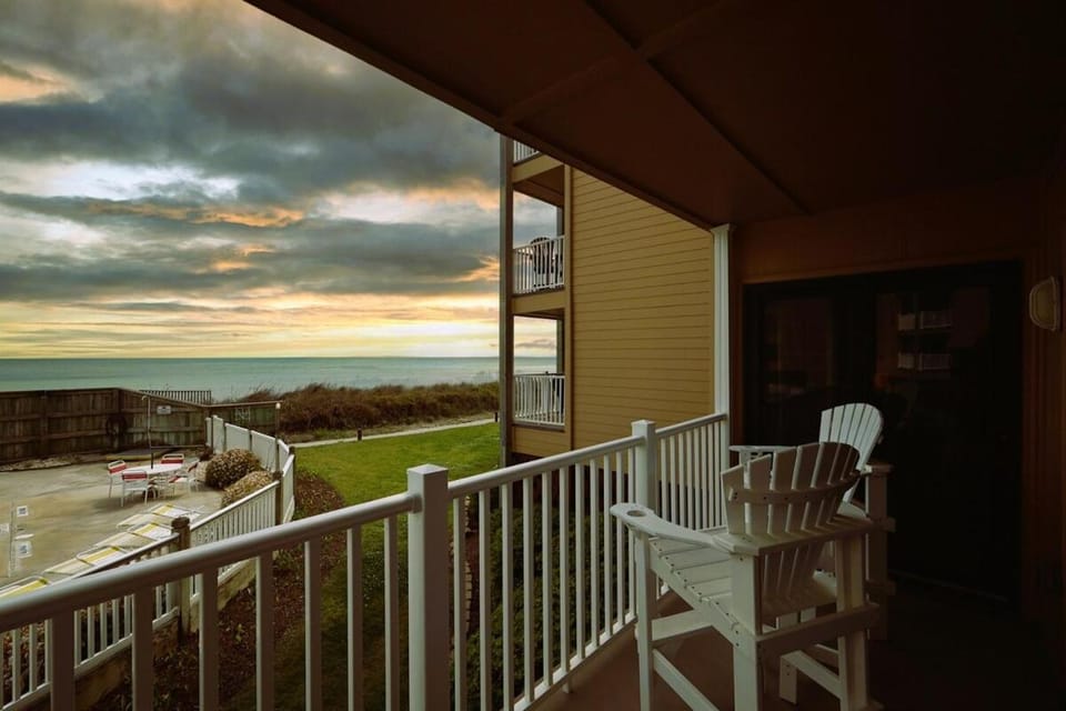 Beach Life From Sunrise to Sunset - Oceanfront Apartment in North Topsail Beach