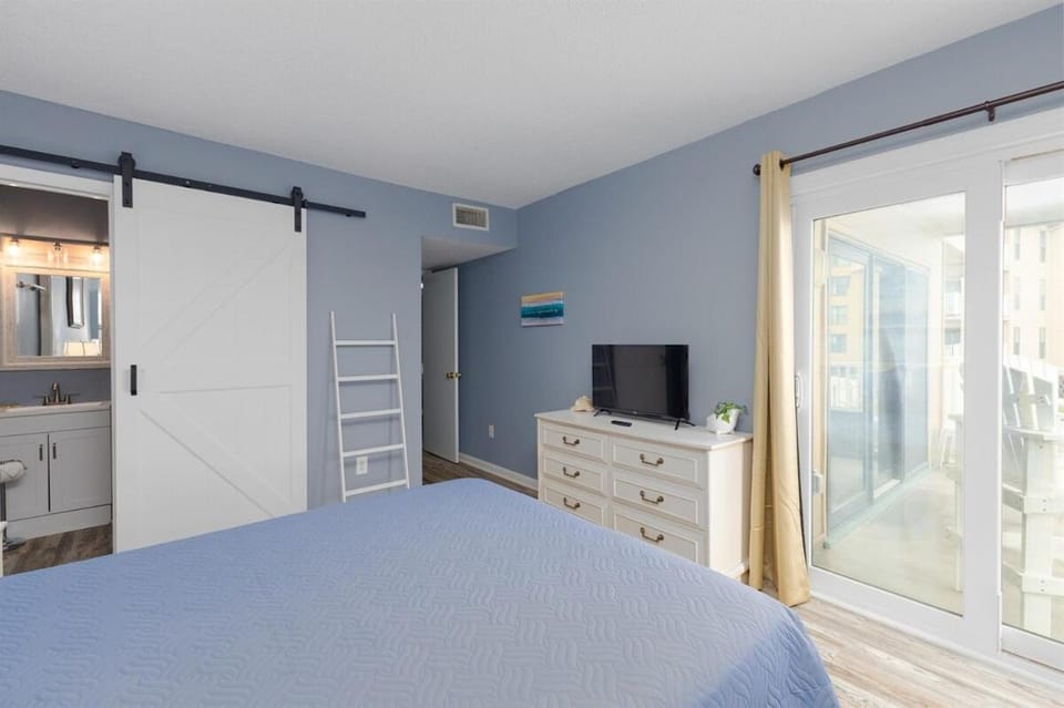 Beach Life From Sunrise to Sunset - Oceanfront Apartment in North Topsail Beach