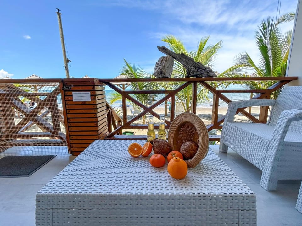 View (from property/room), Balcony/Terrace, Living room, Sea view