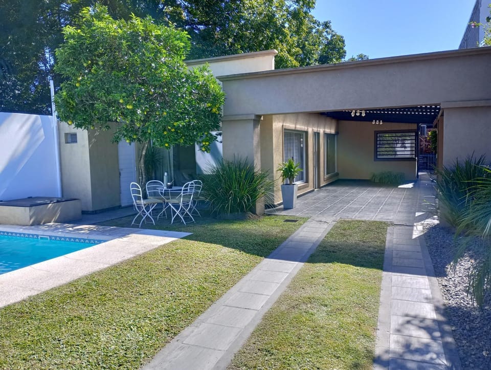 Casa con Pileta y Jardin Zona Termas Concordia House in Concordia