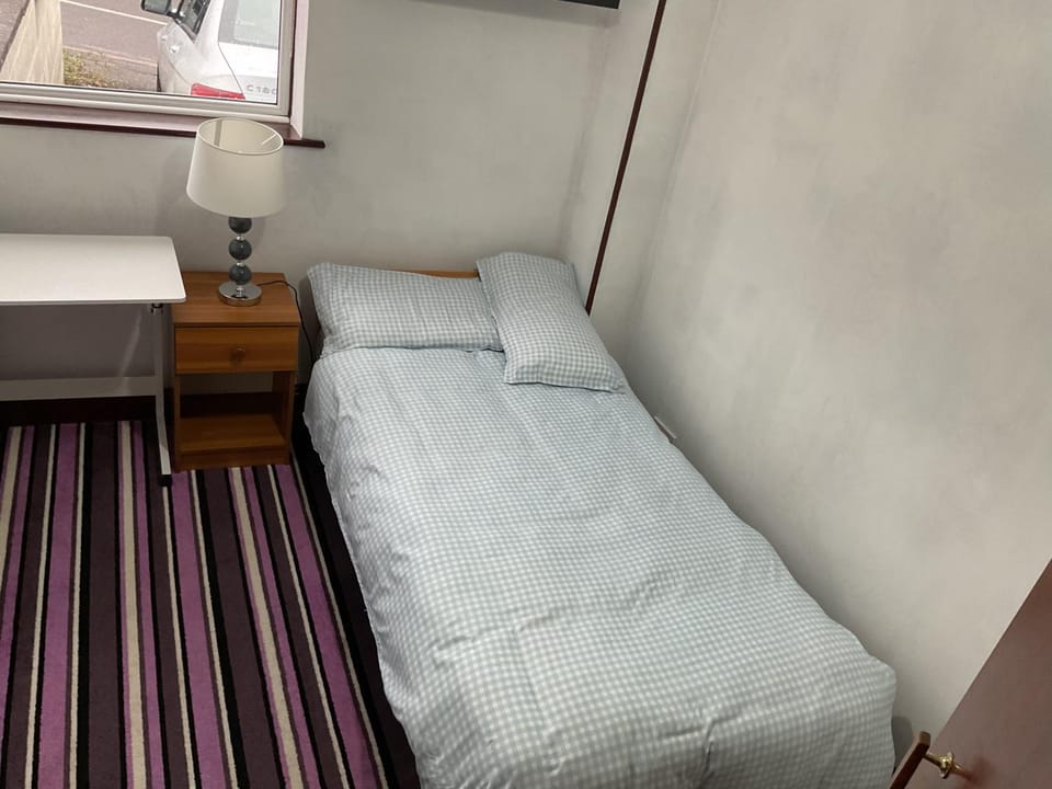 Tidy room in Nottingham Vacation rental in Newark and Sherwood District