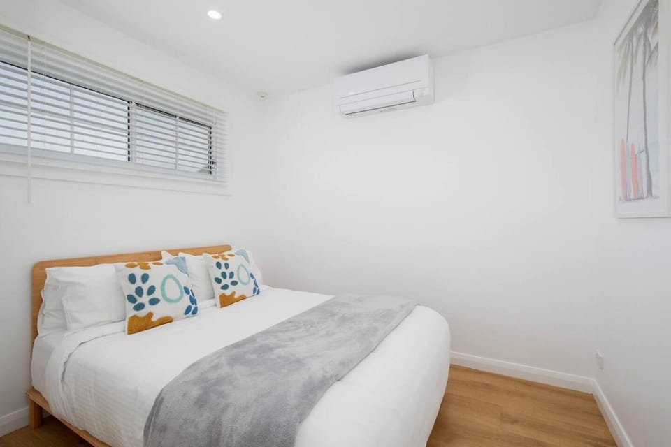 Bedroom, air conditioner