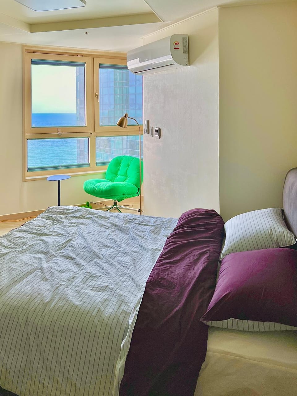 Bed, Natural landscape, Living room