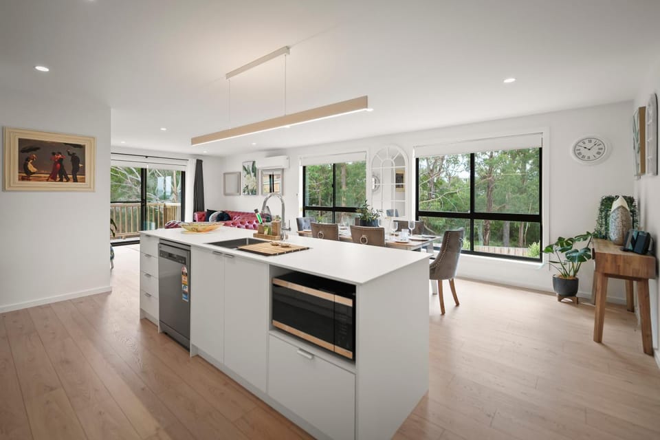 Gorgeous 4 Bedroom House - Blackmans Bay House in Tasmania