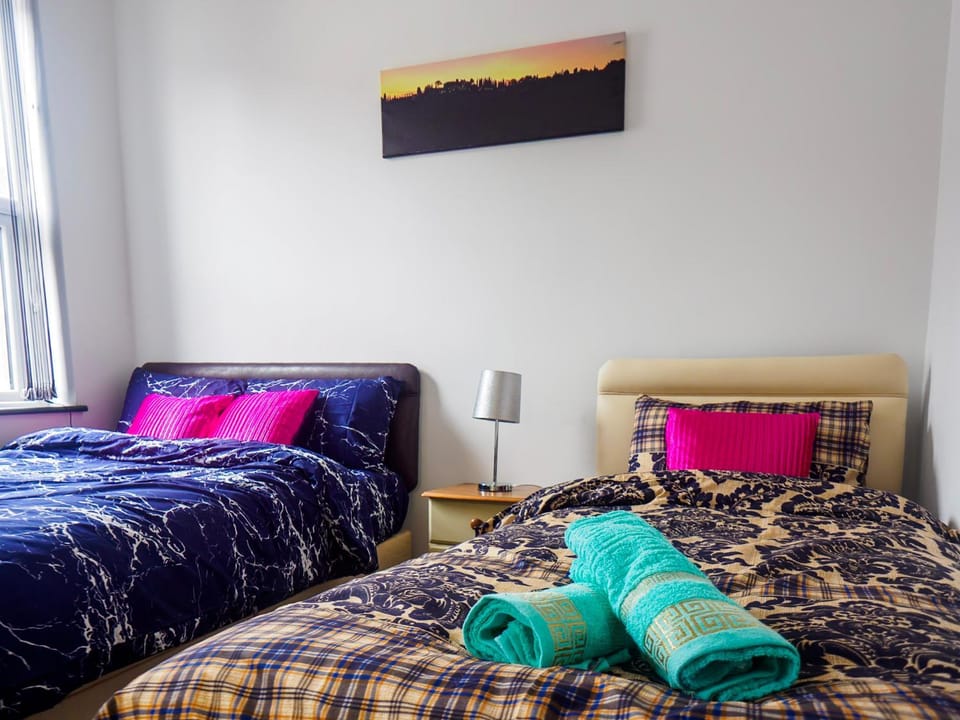 Chatham Lodge Family Room 2 Ensuite Bed and Breakfast in Stoke-on-Trent